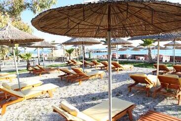 هتل Bunec Beach Resort