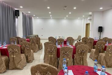 هتل Season Inn