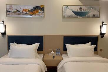 هتل Season Inn
