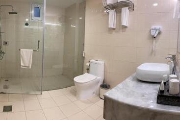 هتل Season Inn