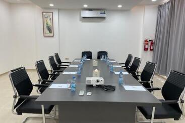 هتل Season Inn
