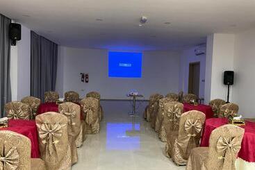 هتل Season Inn