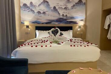 هتل Season Inn