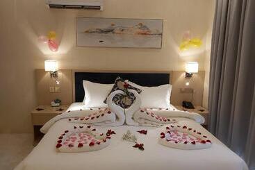 هتل Season Inn