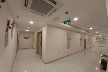 هتل Season Inn