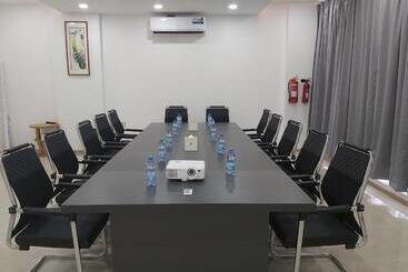 هتل Season Inn
