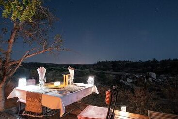 هتل Ivory Wilderness River Rock Lodge