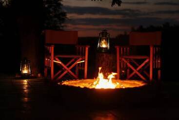 هتل Ivory Wilderness River Rock Lodge