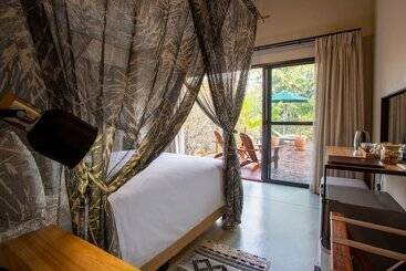 هتل Moya Safari Lodge & Villa