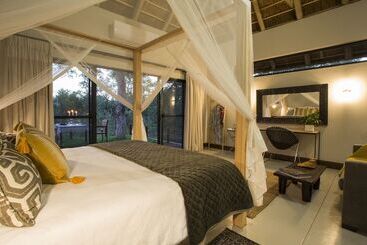 هتل Moya Safari Lodge & Villa