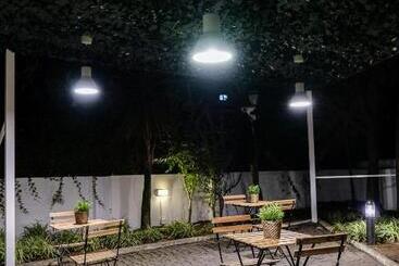 پانسیون 4u Lisbon Vi Guesthouse Airport