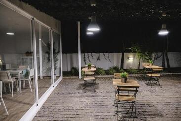 پانسیون 4u Lisbon Vi Guesthouse Airport