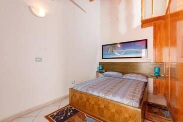 پانسیون Holiday B&b