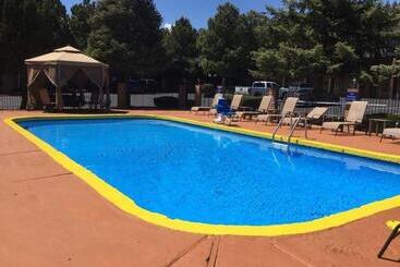 هتل Aspen Flagstaff/ Grand Canyon Innsuites