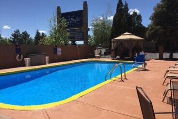 هتل Aspen Flagstaff/ Grand Canyon Innsuites