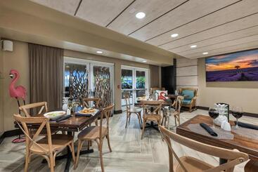 هتل Bayfront Inn 5th Avenue