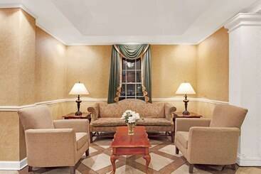 هتل Baymont By Wyndham Pearl