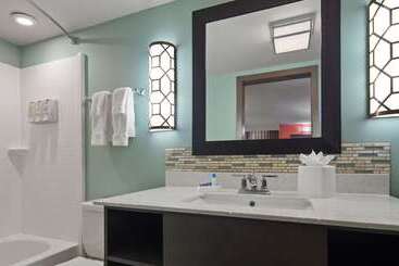 هتل Best Western Plus St. Simons