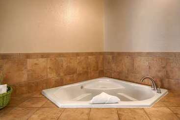 هتل Best Western Prairie Inn & Conference Center