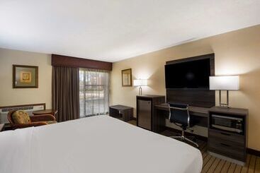 هتل Best Western Prairie Inn & Conference Center