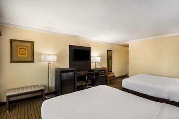 هتل Best Western Prairie Inn & Conference Center