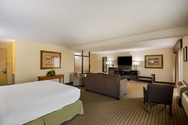 هتل Best Western Prairie Inn & Conference Center