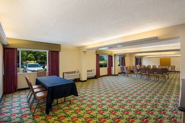 هتل Best Western Prairie Inn & Conference Center