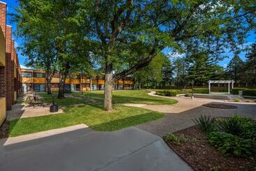 هتل Best Western Prairie Inn & Conference Center