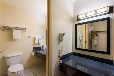 هتل Best Western Prairie Inn & Conference Center