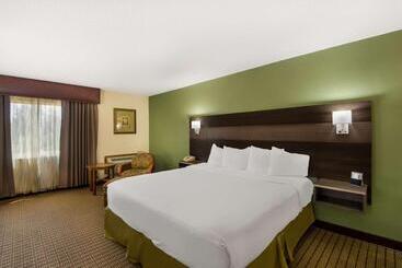هتل Best Western Prairie Inn & Conference Center