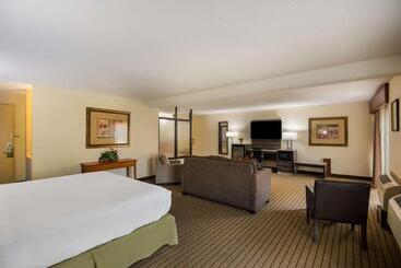 هتل Best Western Prairie Inn & Conference Center