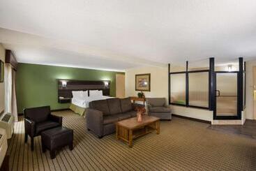 هتل Best Western Prairie Inn & Conference Center