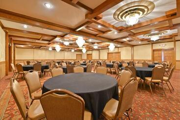 هتل Best Western Prairie Inn & Conference Center