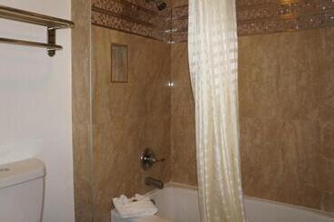 هتل Executive Inn