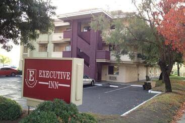 هتل Executive Inn