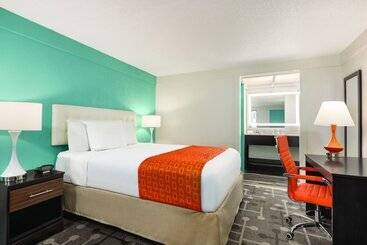 酒店 Dover Inn And Suites