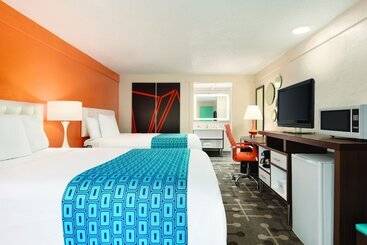 酒店 Dover Inn And Suites