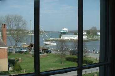 هتل Inn At The Canal Bed & Breakfast