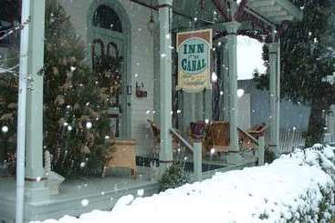 هتل Inn At The Canal Bed & Breakfast
