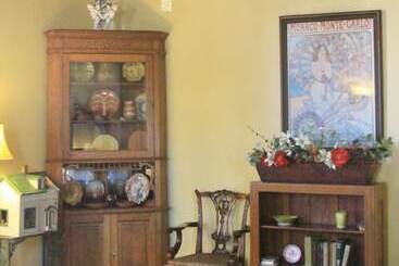 هتل Inn At The Canal Bed & Breakfast
