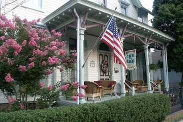 هتل Inn At The Canal Bed & Breakfast
