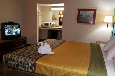 هتل Inn Towne Lodge
