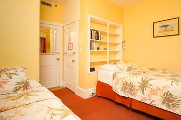هتل Irving House At Harvard