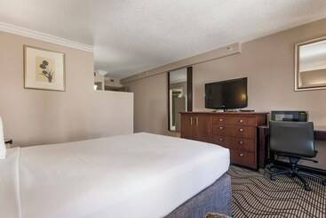 هتل Jack London Inn