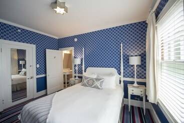 هتل Kennebunkport Inn
