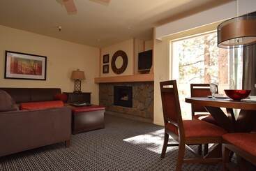 هتل The Lodge At Kingsbury Crossing