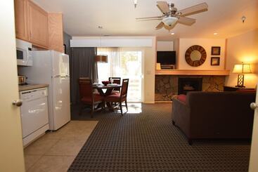 هتل The Lodge At Kingsbury Crossing