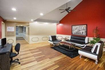 هتل Super 8 By Wyndham Garner/clayton/raleigh