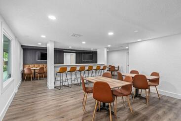호텔 Super 8 By Wyndham Kissimmee Orlando