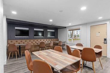 호텔 Super 8 By Wyndham Kissimmee Orlando